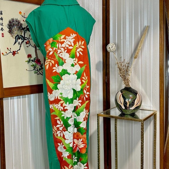 Green Statement Collar Caftan w/ Silk Floral Kimono Pattern - Picture 4 of 10